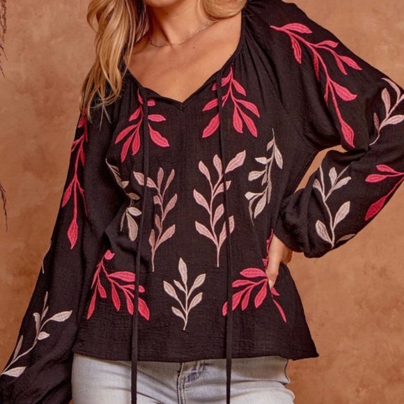 NWT Boho Black Embroidered Blouse Top - Picture 3 of 4